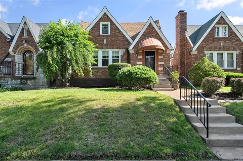 6023 Pernod Ave, Saint Louis, MO 63139