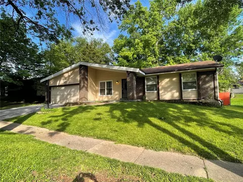 1914 Lakeheights Ln, Saint Louis, MO 63138
