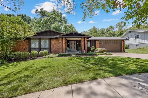 817 Guenevere Dr, Ballwin, MO 63011