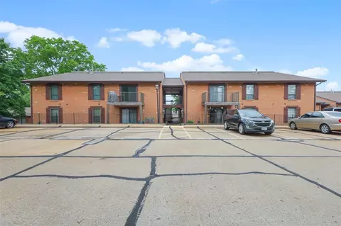 5580 Baronridge Dr #9, Saint Louis, MO 63129