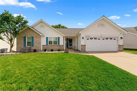 1444 Snowbird Ln, O'fallon, MO 63366