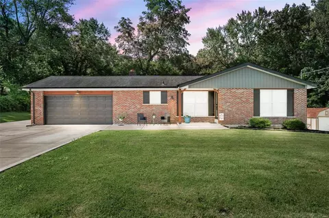 4007 Ridge Dr, Saint Peters, MO 63376