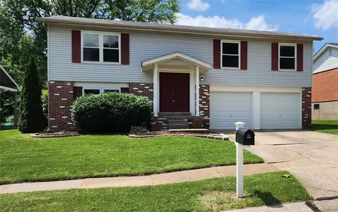 2240 Larbrook Dr, Florissant, MO 63031