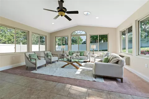 417 Coventry Ln, Manchester, MO 63021
