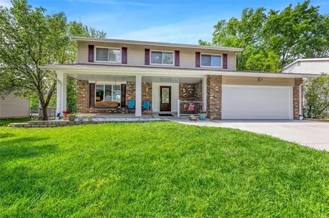 1316 Green Knoll Dr, Fenton, MO 63026