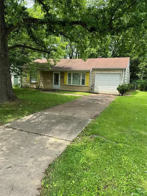 9733 Vickie Pl, Saint Louis, MO 63136