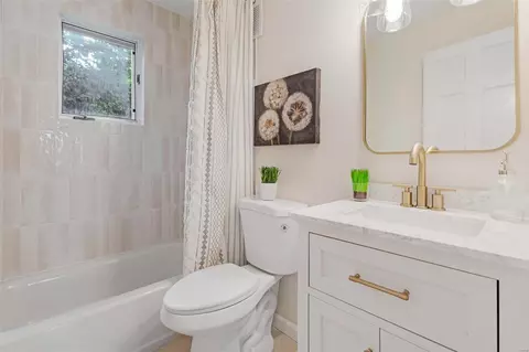 Bath - 122 E Jackson Rd, Saint Louis, MO 63119 photo 2 of 2