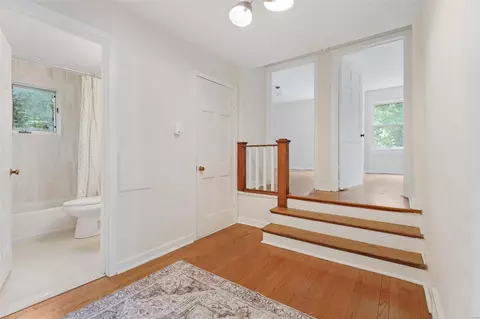Entry Way - 122 E Jackson Rd, Saint Louis, MO 63119 photo 2 of 2