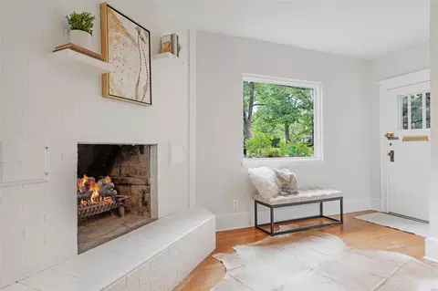 Entry Way - 122 E Jackson Rd, Saint Louis, MO 63119 photo 1 of 2