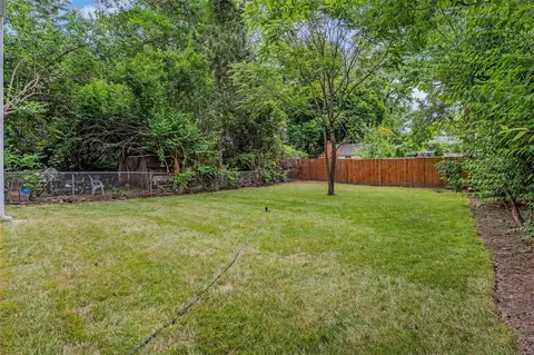 Exterior - 122 E Jackson Rd, Saint Louis, MO 63119 photo 3 of 4