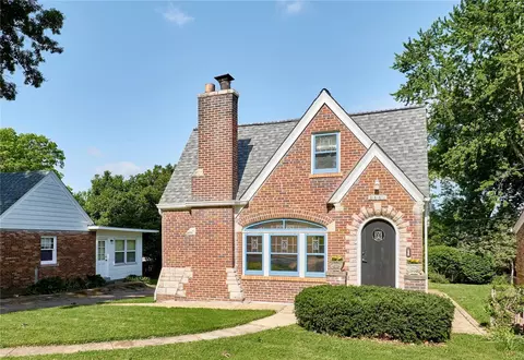 3661 Eminence Blvd, Saint Louis, MO 63114