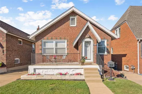 846 Catskill Dr, Saint Louis, MO 63125