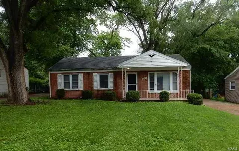 8620 Gwin Dr, Hazelwood, MO 63042