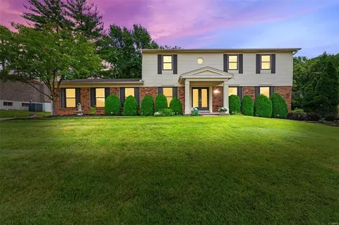 2308 Fairoyal Dr, Des Peres, MO 63131