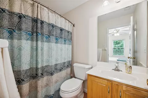 Bath - 816 Castle Pines Dr, Ballwin, MO 63021 photo 4 of 6