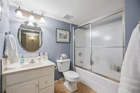 Bath - 816 Castle Pines Dr, Ballwin, MO 63021 photo 5 of 6
