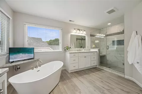 Bath - 816 Castle Pines Dr, Ballwin, MO 63021 photo 1 of 6