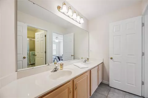 Bath - 816 Castle Pines Dr, Ballwin, MO 63021 photo 3 of 6