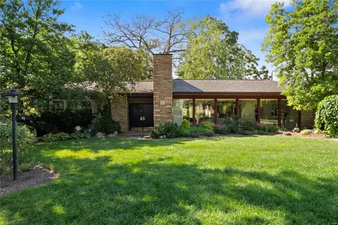 41 Berry Wood Dr, Saint Louis, MO 63122