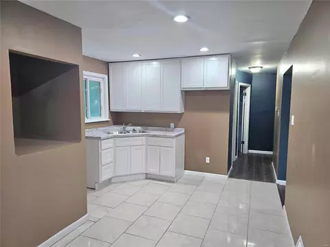 Entry Way - 7830 Blandford Dr, Normandy, MO 63121 photo 2 of 2