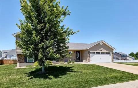 445 Prairie Creek Dr, Wentzville, MO 63385