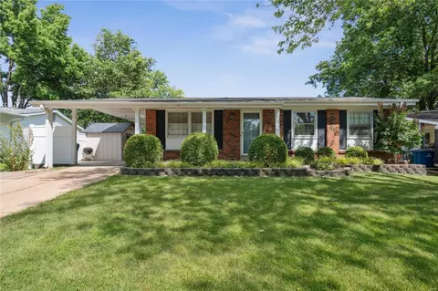 1556 Schulte Hill Dr, Maryland Heights, MO 63043