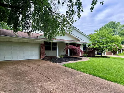12514 Sunview Dr, Saint Louis, MO 63146