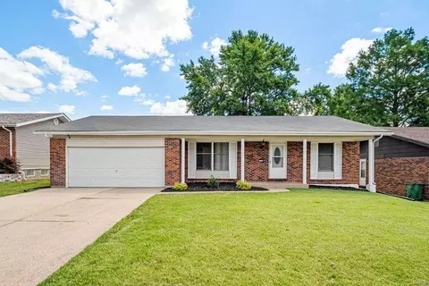 11258 Ashcroft Ln, Saint Louis, MO 63136