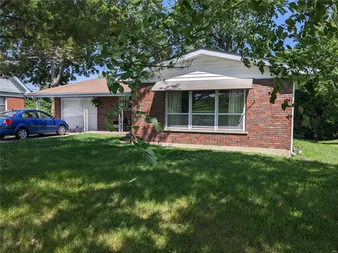 425 S Duchesne Dr, Saint Charles, MO 63301
