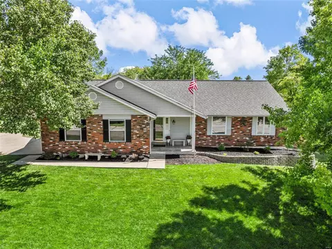 4689 Peggyann Dr, Saint Charles, MO 63304