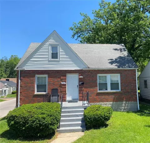702 Pemberton Pl, Ferguson, MO 63135