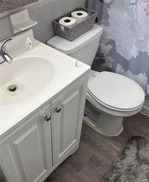 Bath - 702 Pemberton Pl, Ferguson, MO 63135 photo 2 of 2