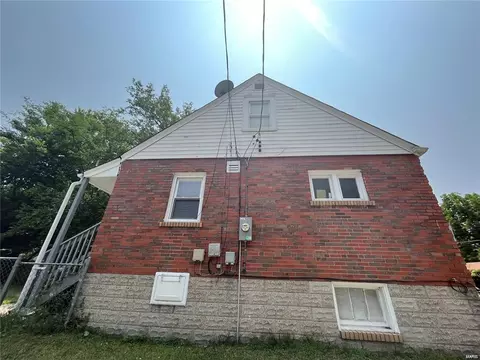 Exterior - 702 Pemberton Pl, Ferguson, MO 63135 photo 2 of 3