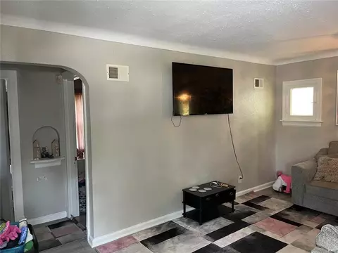 Entry Way - 702 Pemberton Pl, Ferguson, MO 63135 photo 1 of 3