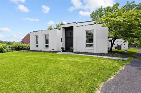 6005 Bishops Pl, Saint Louis, MO 63109