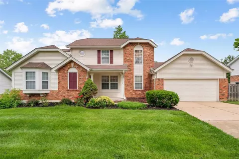 2327 Eagles Glen Ct, Chesterfield, MO 63017