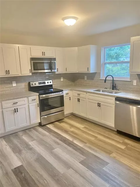 205 Allen Dr, O'fallon, MO 63366 photo 2