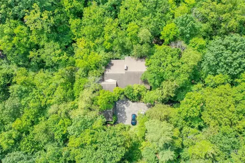 1967 Schoettler Rd, Chesterfield, MO 63017
