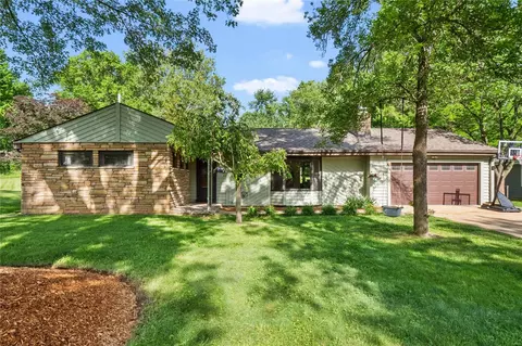 62 Grand Circle Dr, Maryland Heights, MO 63043