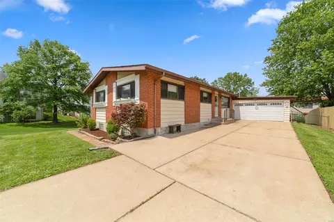 3339 Lan Dr, Saint Louis, MO 63125