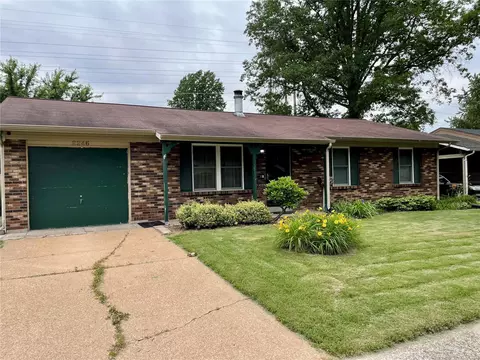 2246 Foggy Bottom Dr, Florissant, MO 63031