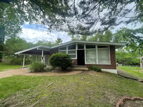 1335 Kappel Dr, Saint Louis, MO 63135