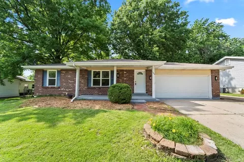 1961 Lakeaire Dr, Saint Louis, MO 63138