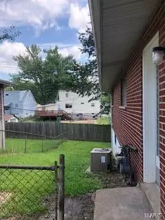 4036 Esseldale Dr, Saint Ann, MO 63074 photo 5