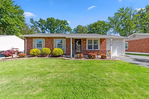 4415 Brooktop Ln, Saint Louis, MO 63128