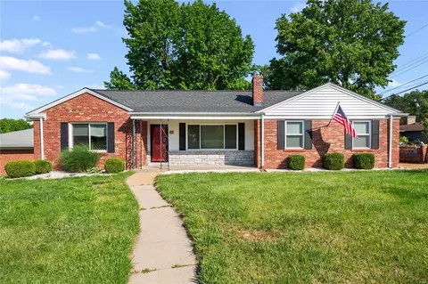 145 Flamingo Dr, Saint Louis, MO 63123