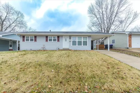 1480 Lindsay Ln, Florissant, MO 63031