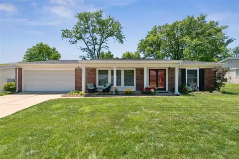 5060 Kempf Dr, Saint Louis, MO 63128