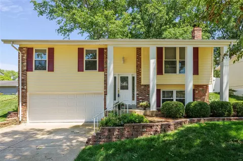 254 Village Mead Dr, Ballwin, MO 63021
