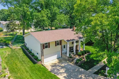 254 Village Mead Dr, Ballwin, MO 63021 photo 2